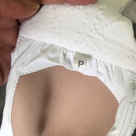 Brazilian bikini - Picture 6 of 9